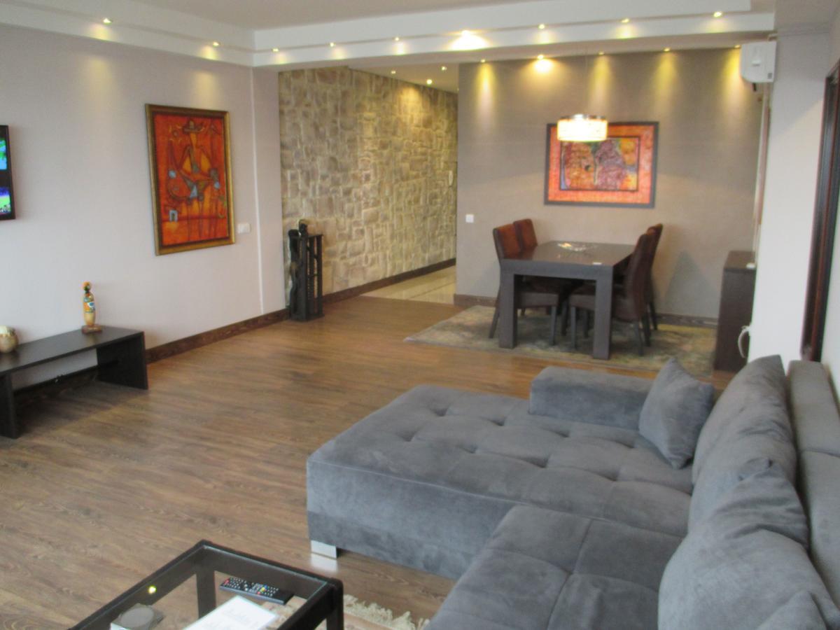 Genex Apartment *